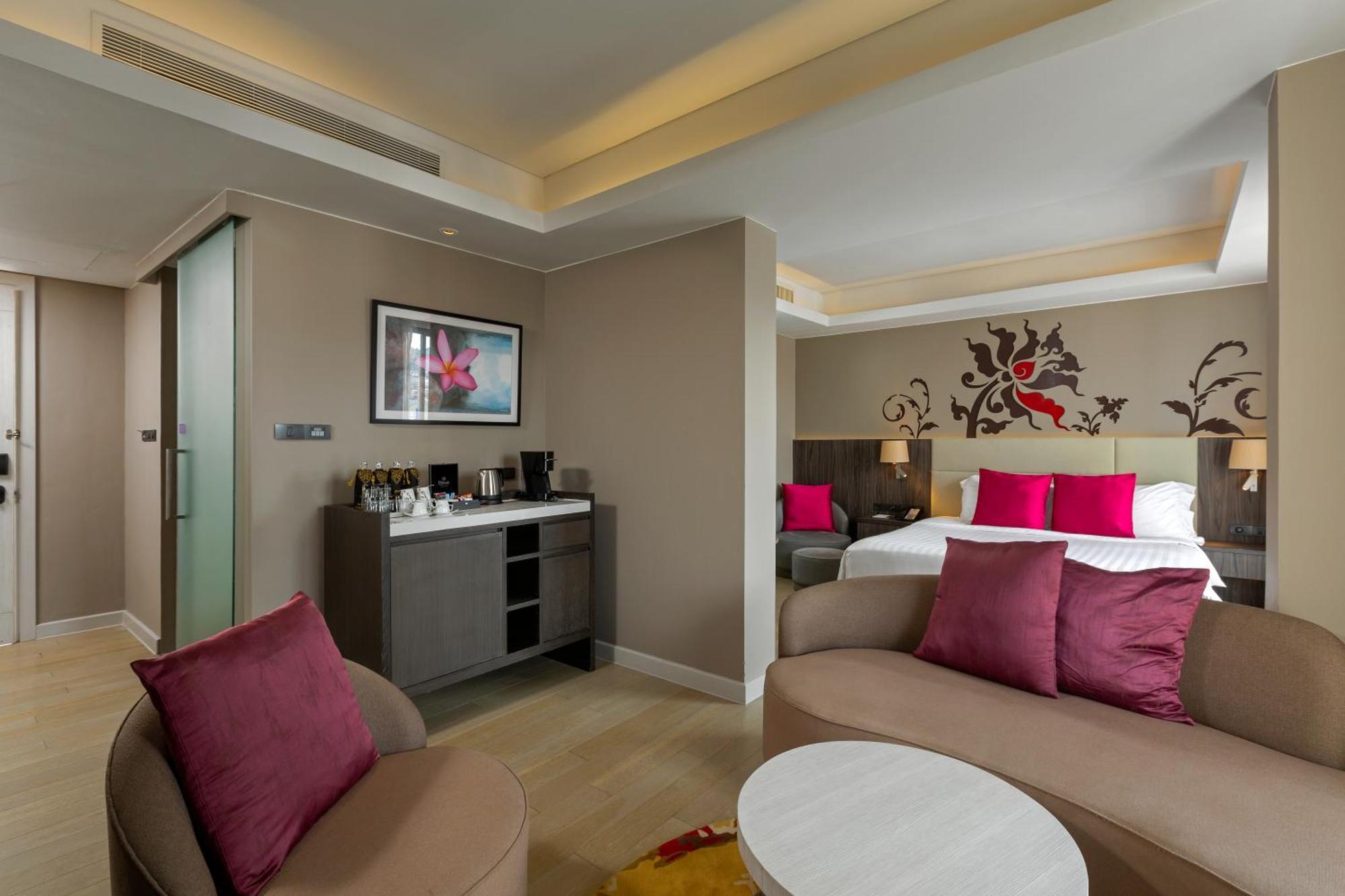 Grand Mercure Phuket Patong Ngoại thất bức ảnh A suite at the hotel