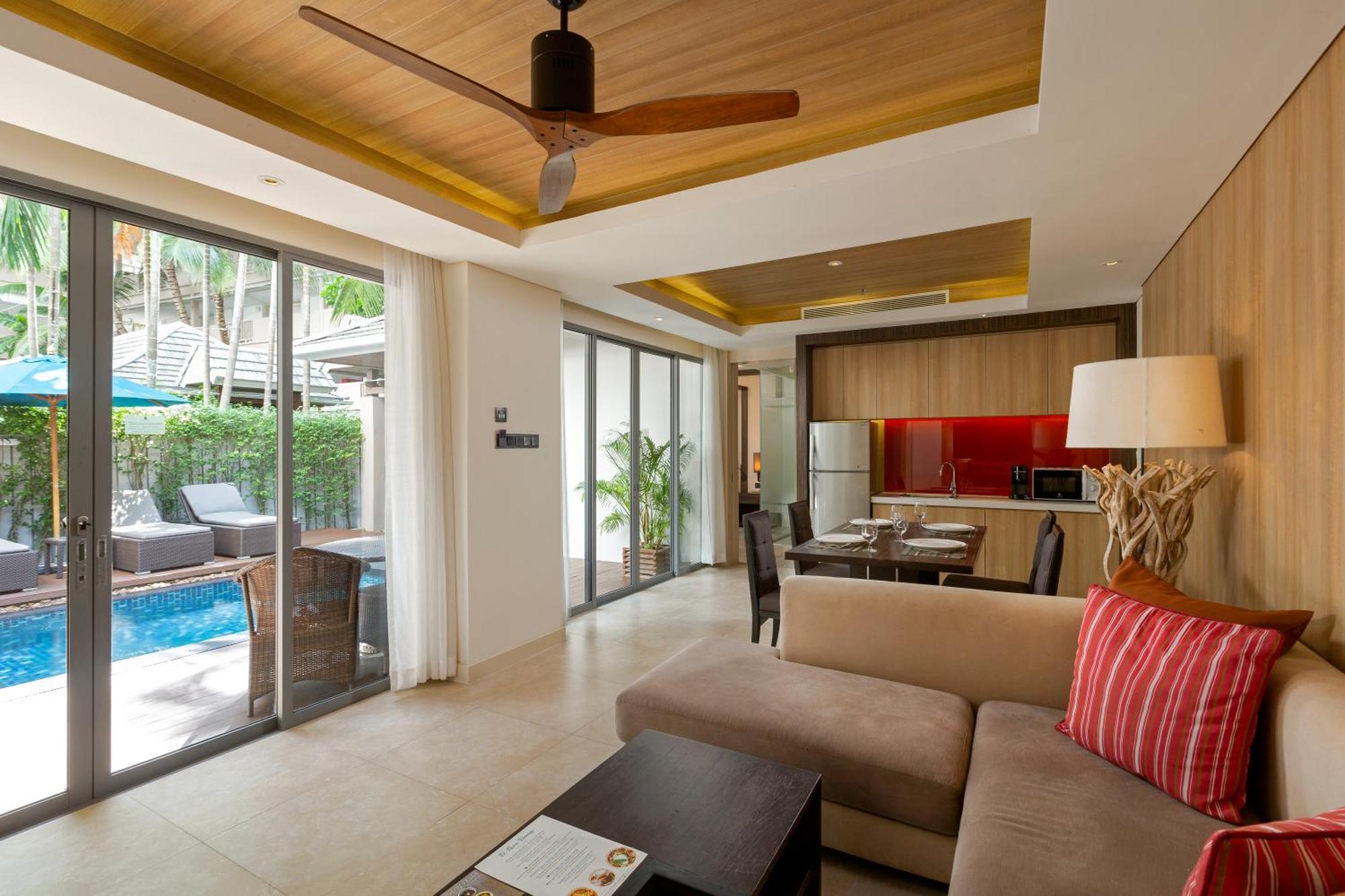 Grand Mercure Phuket Patong Ngoại thất bức ảnh Living room of a pool villa at The Village