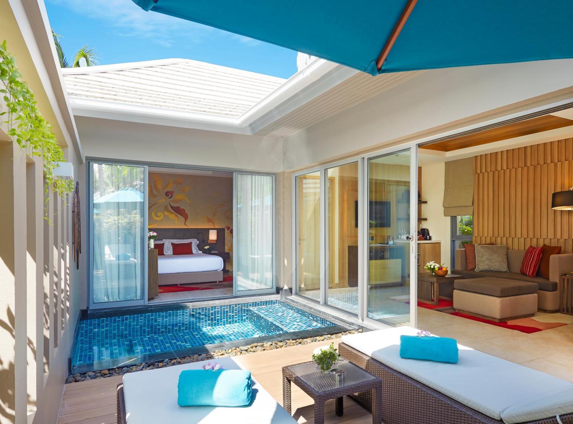 Grand Mercure Phuket Patong Ngoại thất bức ảnh A pool villa at Centara Karon Resort & Villas Phuket
