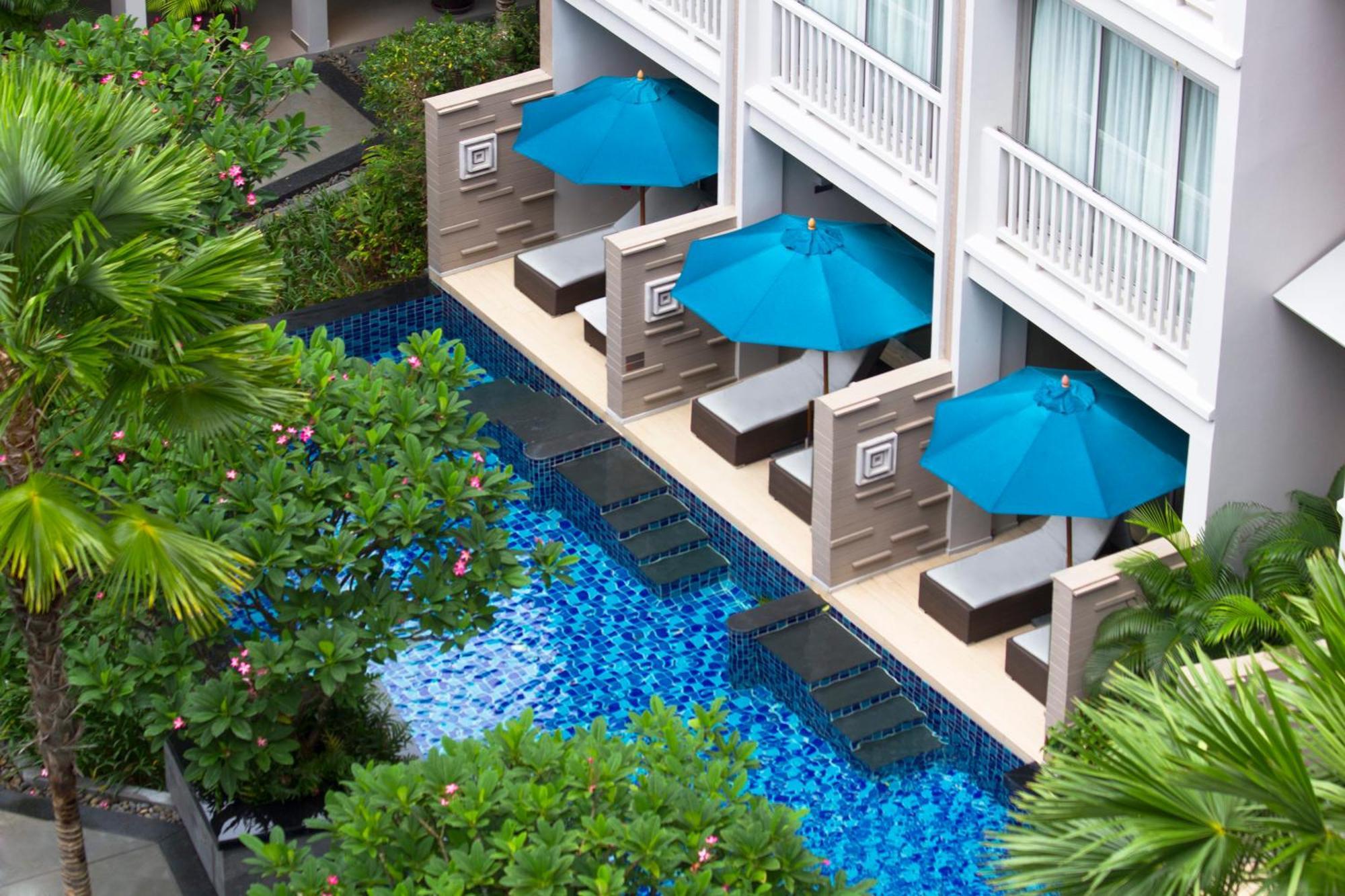 Grand Mercure Phuket Patong Ngoại thất bức ảnh The swimming pool at the hotel