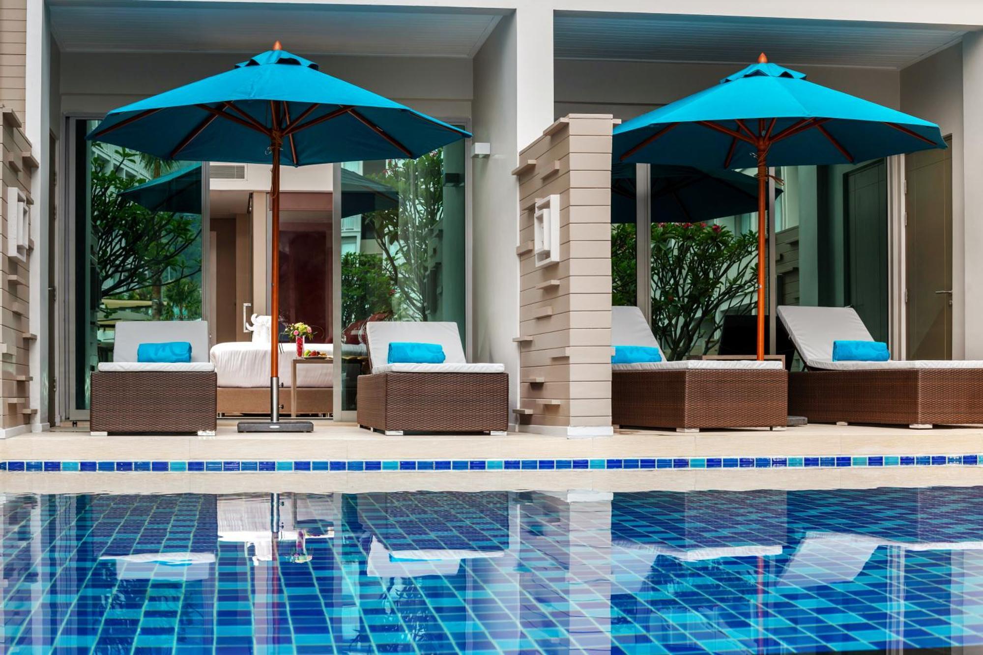 Grand Mercure Phuket Patong Ngoại thất bức ảnh Pool at The Village