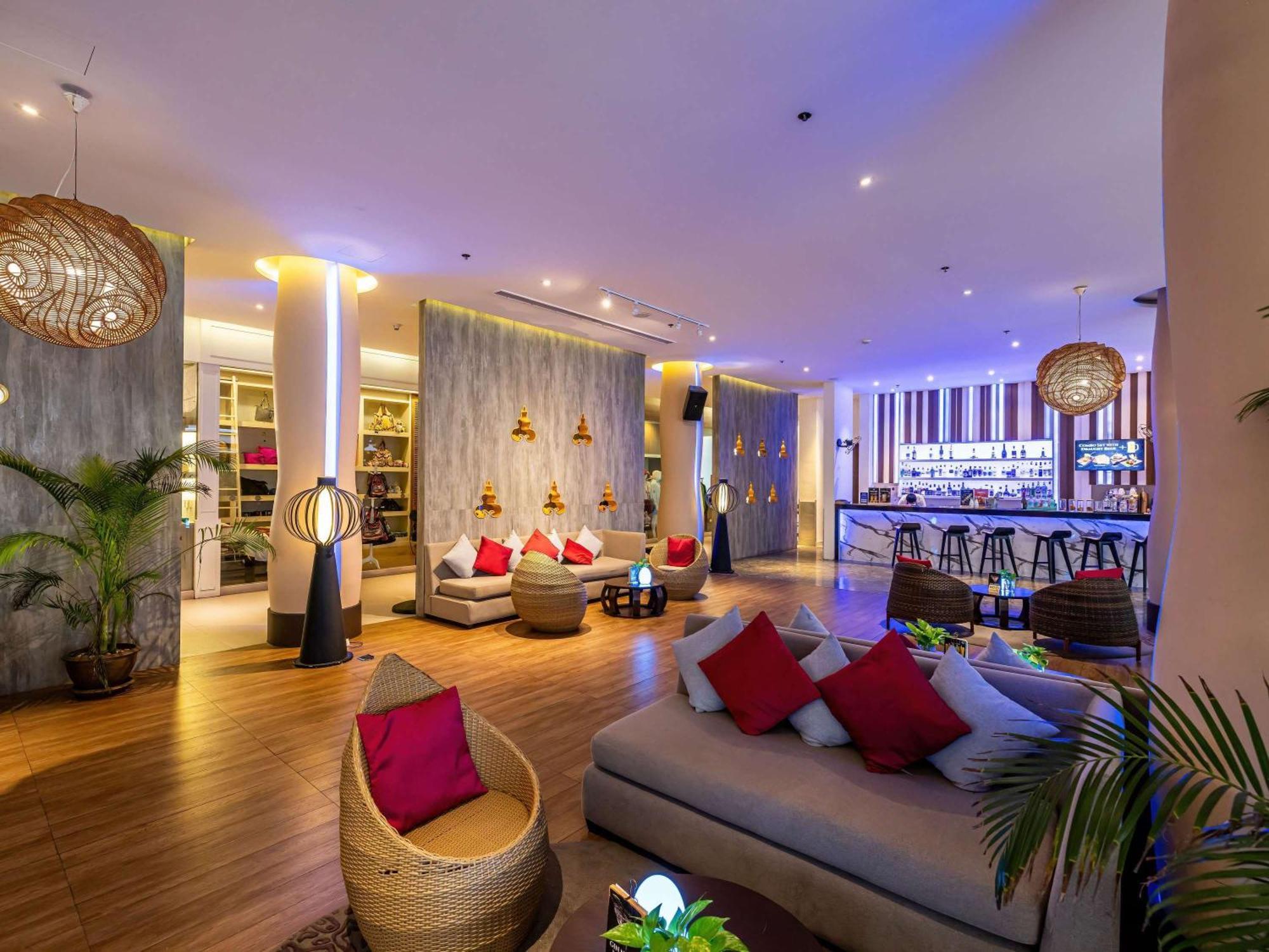 Grand Mercure Phuket Patong Ngoại thất bức ảnh The lounge at the hotel